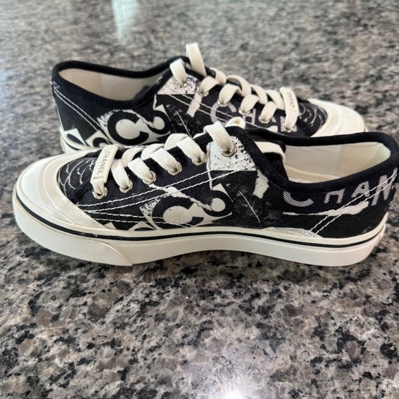 CHANEL Weekender Sneaker - Picture 5 of 10